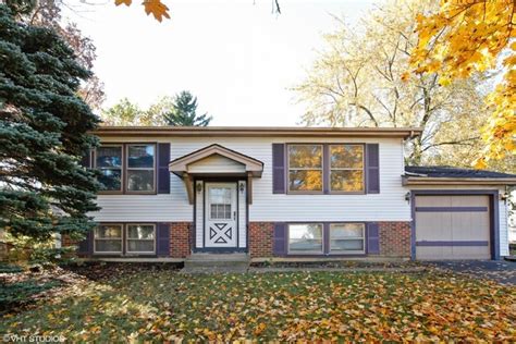 116 Lee Ln, Bolingbrook, IL 60440 is currently not for sale. The 1,521 Square Feet single family home is a 3 beds, 1 bath property. This home was built in 1971 and last sold on -- for $--. View more property details, sales history, and Zestimate data on Zillow.